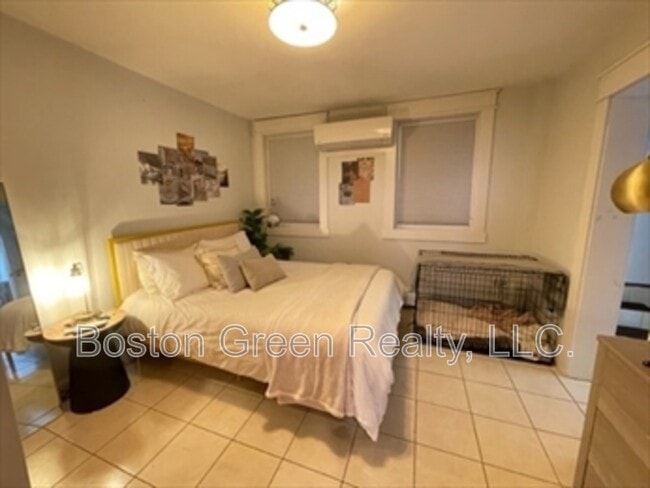 Photo - 26 Irving St