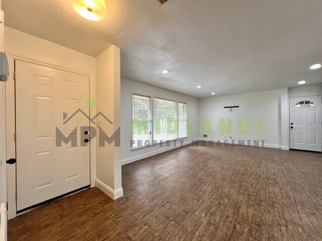 Photo - 1545 S Beltline Blvd