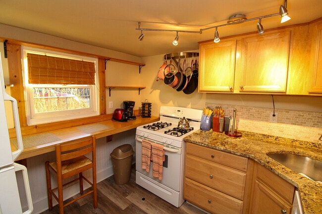 Photo - 147 E Chestnut St Unit 10