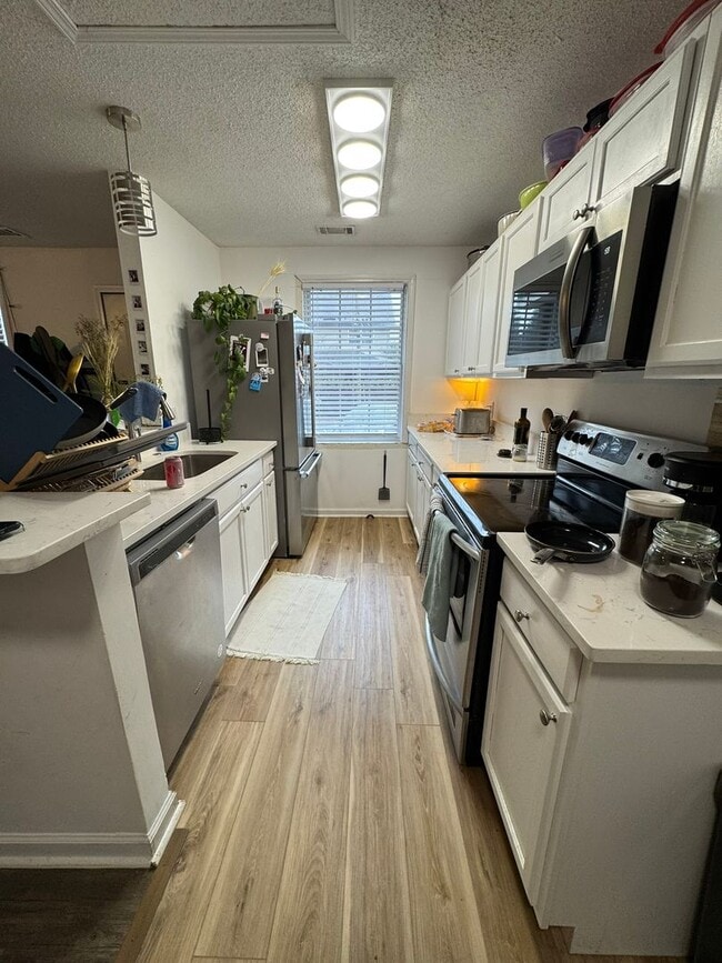 Photo - Charming 3 bed/2bath Cottage!