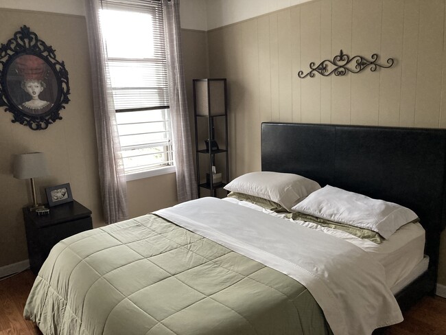Photo - 475 Monmouth St Unidad 3
