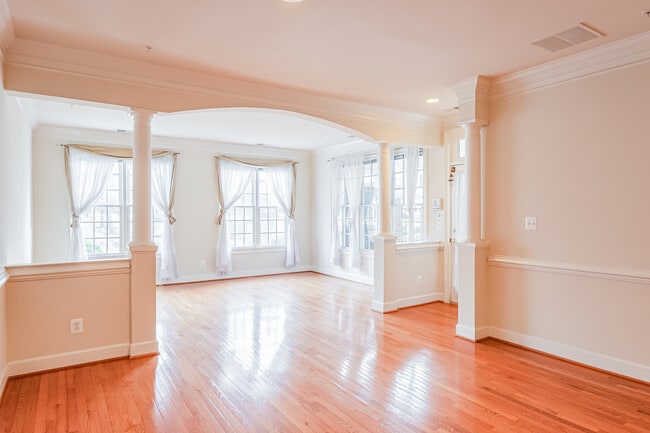 Photo - 513 Rosebush Ln