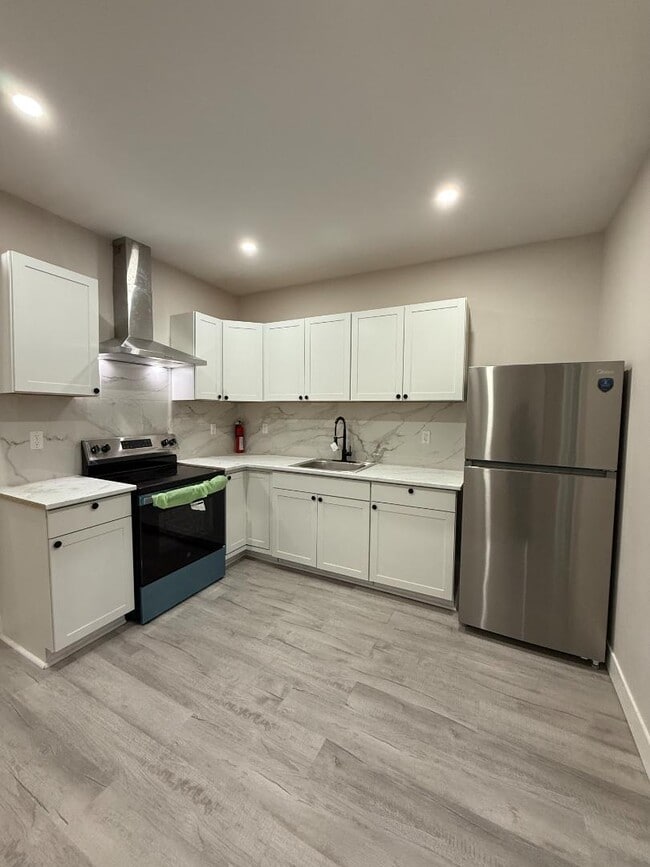 Building Photo - 30 Slingerland St