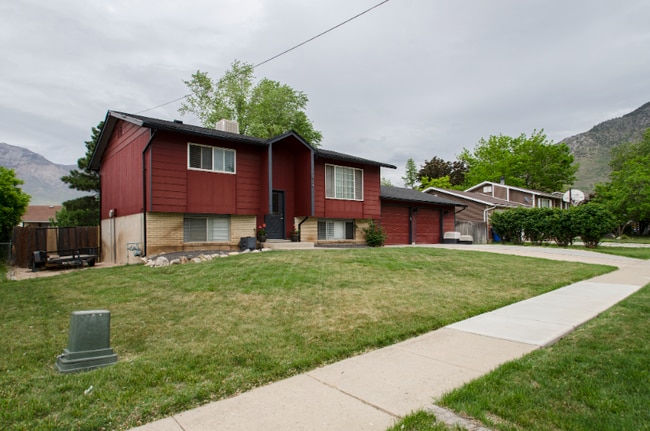 Photo - 624 E 1700 N House