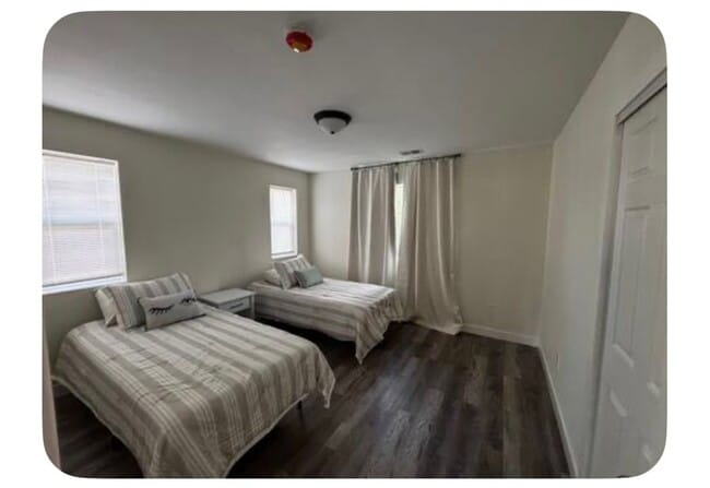 Building Photo - 226 S Meade St