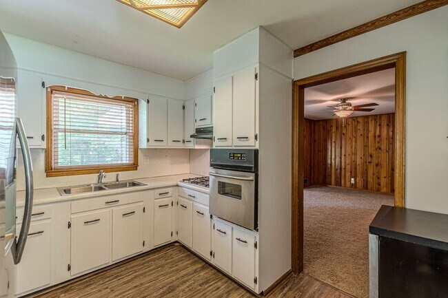 Photo - 3920 Cliftondale Pl