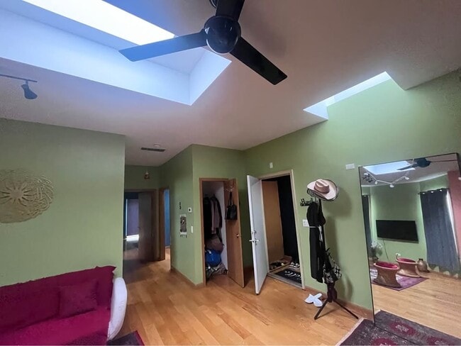 Photo - 5449 N Broadway St Unit 2nd floor