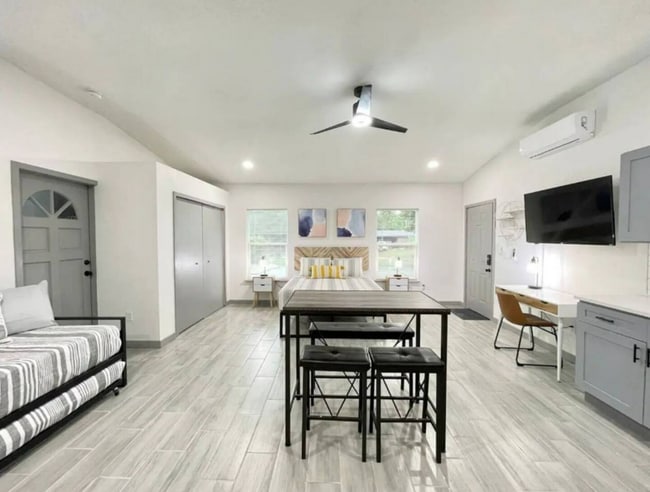 Photo - 1213 Corbett Ln Unit 2