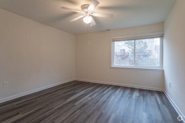 1BR, 1BA - 836 SF