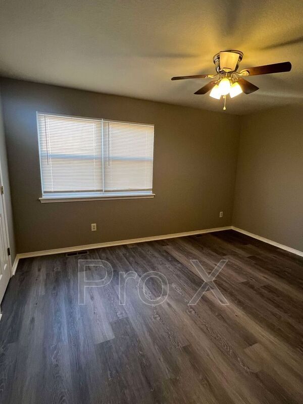 Photo - 2216 E 8th St Unit 2216 E 8th St 4