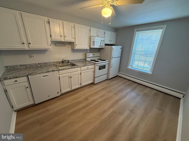 Photo - 27 Wallingford Ave Unit B-3