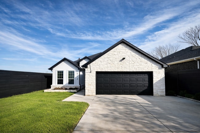 Photo - 112 S Army Ave