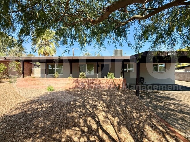 Building Photo - 518 S Mann Ave Rental