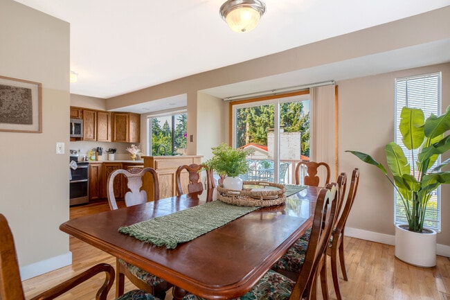 Photo - 16654 SE 26th Pl