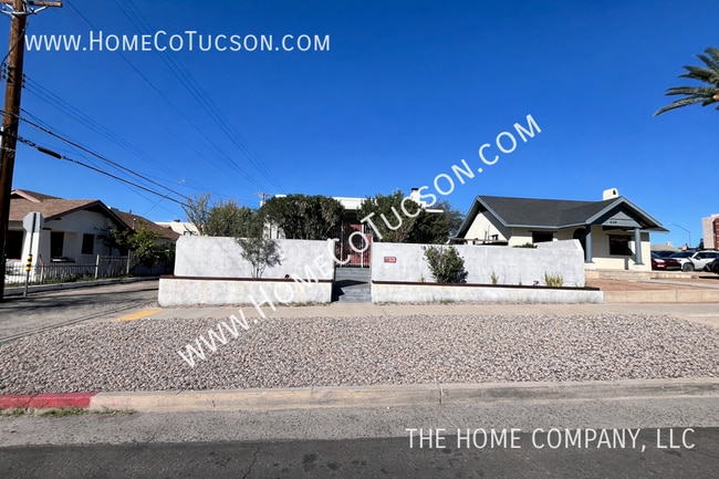 Building Photo - 425 N Park Ave