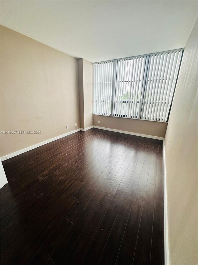 Photo - 600 Three Islands Boulevard Unidad 304