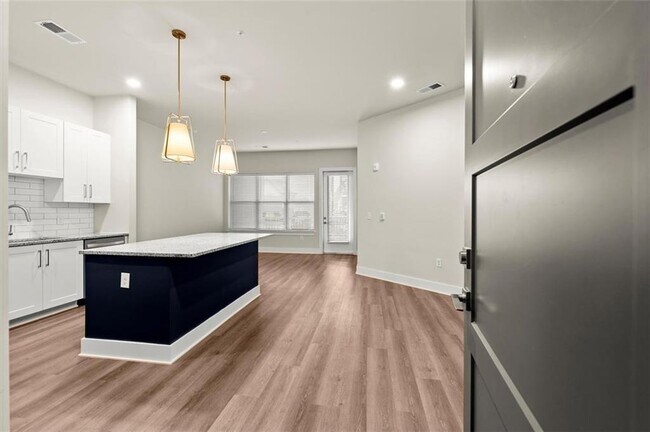 Building Photo - 2648 Sandy Plains Rd Unit 218 Rental