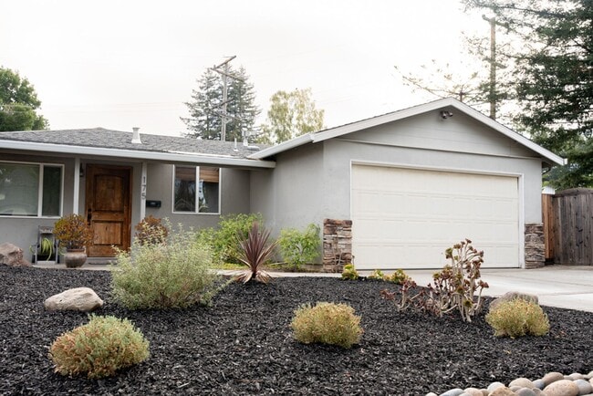 Building Photo - Wow! What a Great Home! Available Now!