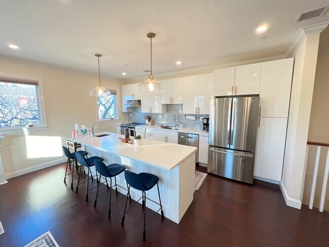 Photo - 775 E Broadway Apartment Unit 3