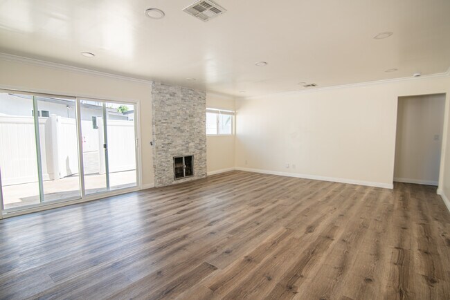 Photo - 22831 Burton St