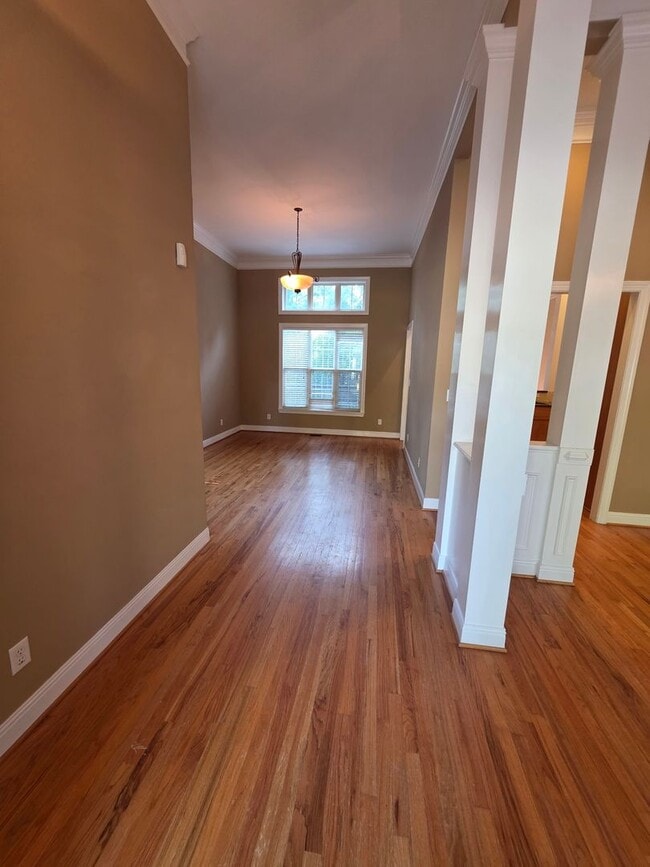 Photo - 306 Lochleven Ct