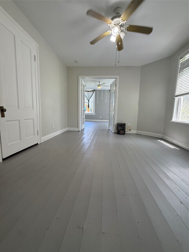Photo - 2121 Avenue K