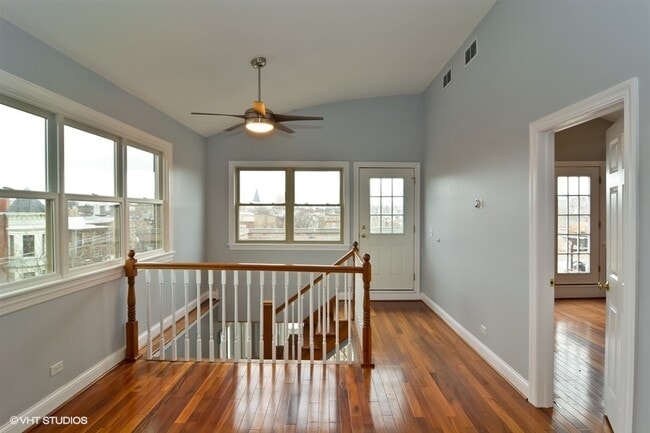 Photo - 1540 N Claremont Ave Unidad 3E