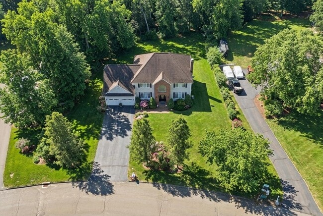 Photo - 48 Blue Hills Dr