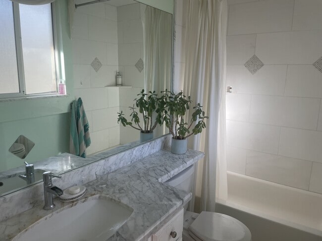 Photo - 1600 Pinebrook Blvd Unidad C