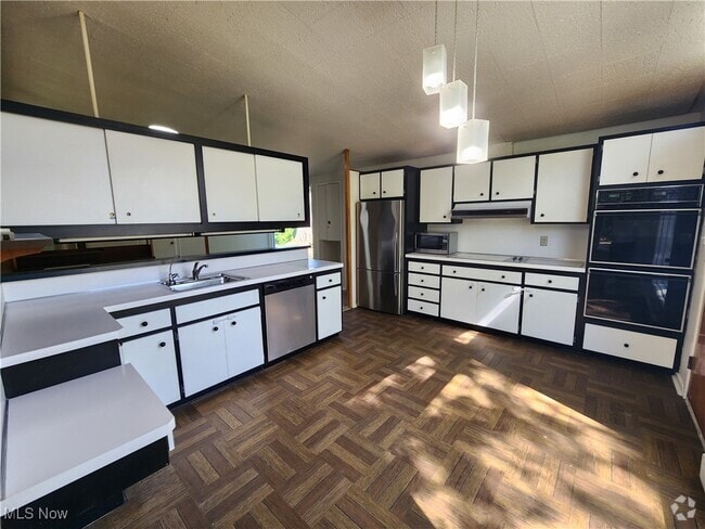 Building Photo - 24160 Buckhurst Dr Rental