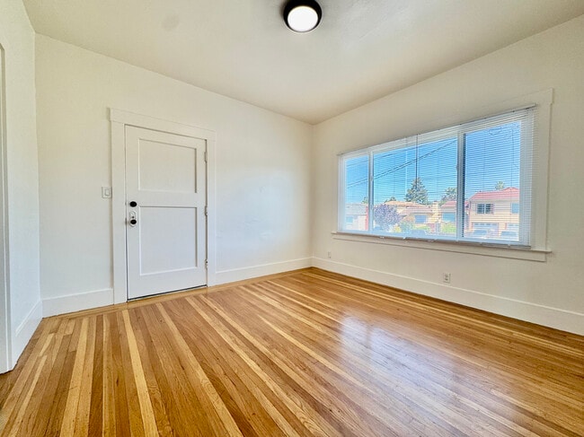 Photo - 835 40th St Unit 1
