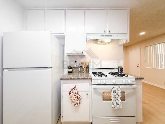 5461 Kester Ave Unit 122