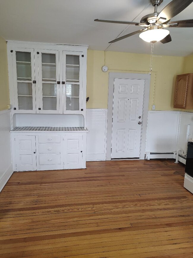 Building Photo - 634 Boulevard Ave Unit C