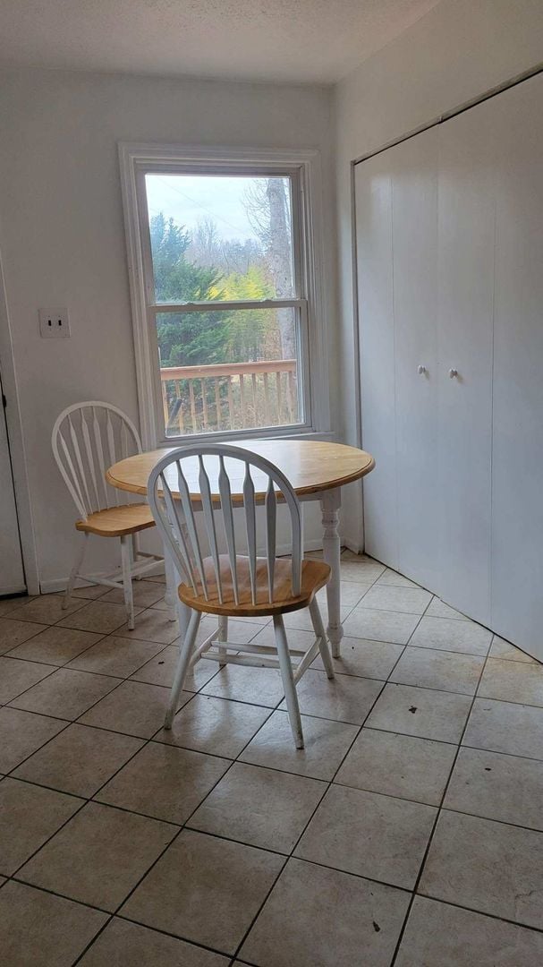 Building Photo - 2/1 Duplex for rent