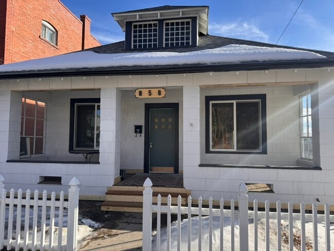 Building Photo - 858 W Silver St Rental