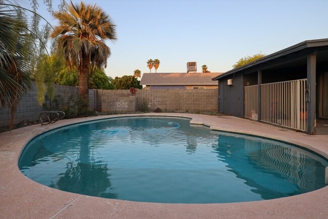 Photo - 328 E Dunbar Dr