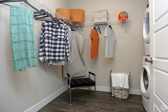 1BR, 1BA - 797 SF