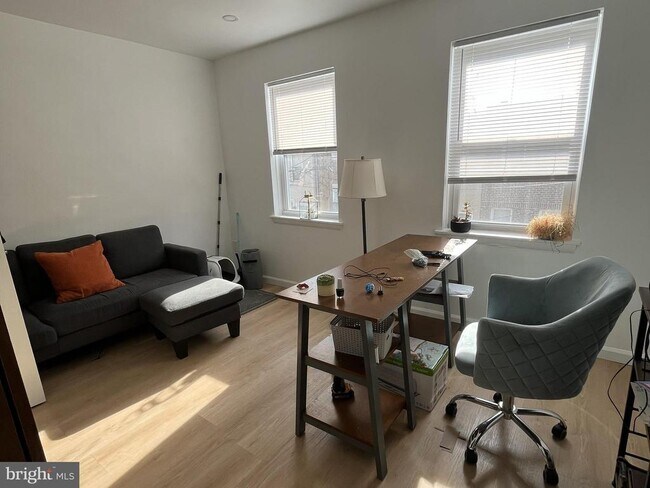 Building Photo - 1929 Titan St