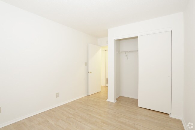 Photo - 908 N Broadway Ave