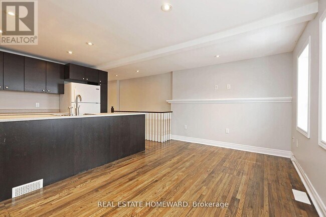 Photo - 156 Royal York Rd