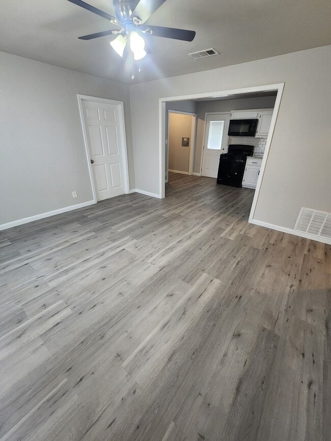 Photo - 205 Waverly Dr