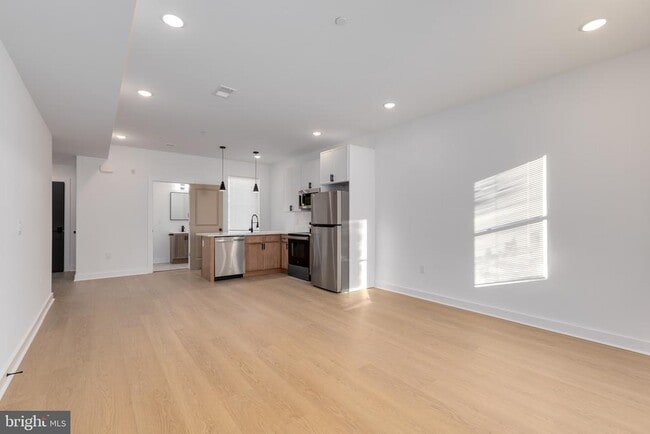 Photo - 2350 N 16th St