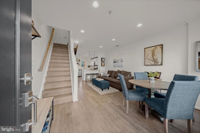 Photo - 1043 5th St SE