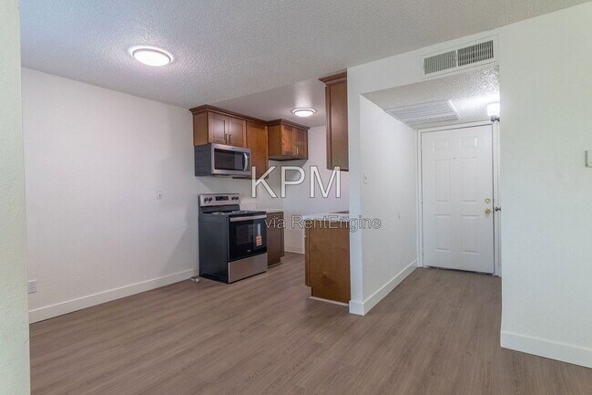 4332 Pacific Ave Unit 12