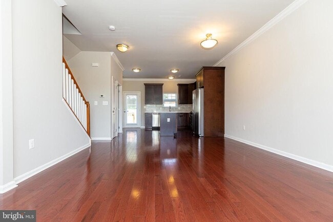 Photo - 427 Woodcrest Dr SE