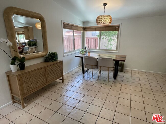 Photo - 448 W 10th St