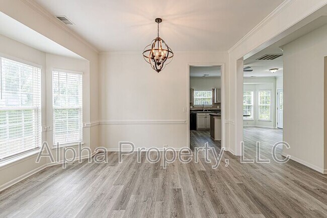 Photo - 261 Highgate Cir