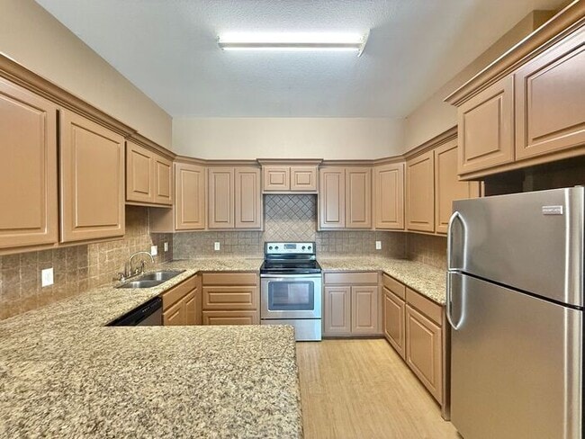 Photo - 4 Bedroom 3.5 Bath Duplex in East Tyler!