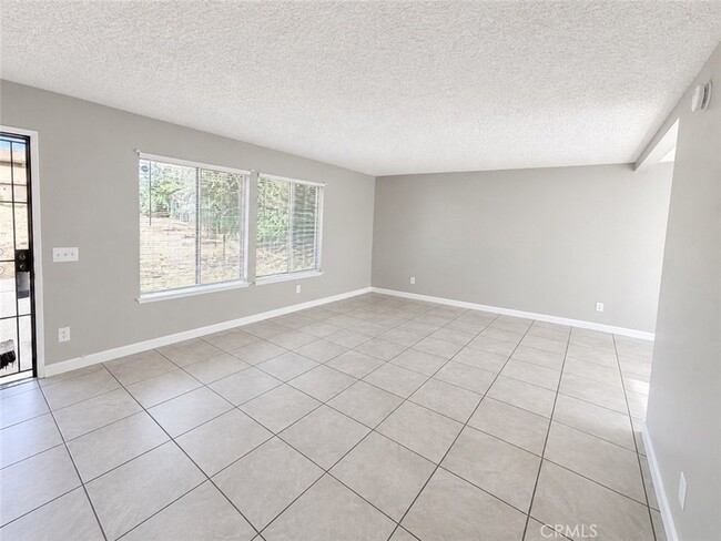 16810 Village Ln