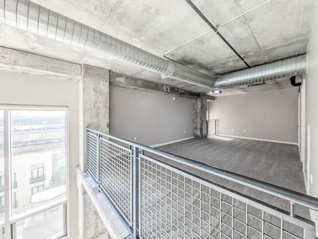 Photo - 2000 Bagby St